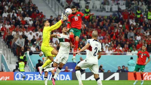 Soccer Football - FIFA World Cup Qatar 2022 - Quarter Final - Morocco v Portugal - Al Thumama Stadium, Doha, Qatar - December 10, 2022 Morocco's Youssef En-Nesyri scores their first goal REUTERS/Molly Darlington     TPX IMAGES OF THE DAY