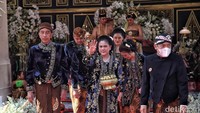 Upacara adat ngunduh mantu ini dilakukan di Loji Gandrung, Solo, Jawa Tengah, Minggu (11/12/2022).