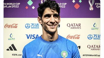 Kiper Maroko adalah salah satu kunci kemenangan mereka dengan banyak membukukan clean sheet. Foto: Twitter