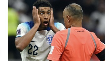 Laga Prancis melawan Inggris dalam satu foto. Foto: Twitter