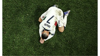 Di Piala Dunia yang kemungkinan besar terakhirnya ini, Ronaldo tidak bisa membawa Portugal juara. Foto: Twitter