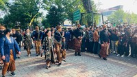 Jokowi dan Keluarga tiba di Loji Gandrung pukul 07.15 WIB.