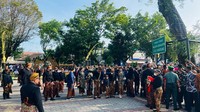 Presiden Joko Widodo dan Ibu Iriana bersama keluarga besar tiba di Loji Gandrung, Solo, Jawa Tengah, Minggu (11/12/2022).