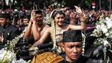 Potret Kemeriahan Kirab Pernikahan Kaesang-Erina