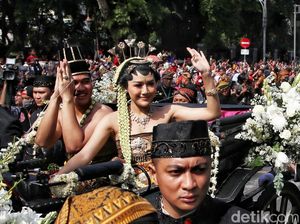 Potret Kemeriahan Kirab Pernikahan Kaesang-Erina