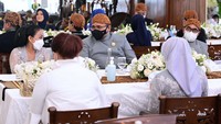 Para menteri ini datang dengan pasangan mereka.