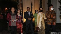 Ketum Perindo Hary Tanoesoedibjo memasuki area Pura Mangkunegaran.
