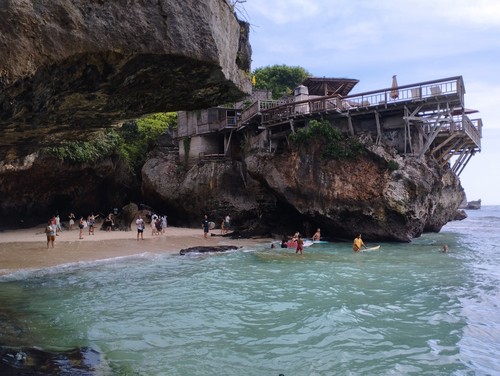 Pantai Suluban di Desa Pecatu, Kecamatan Kuta Selatan, Badung, Bali.