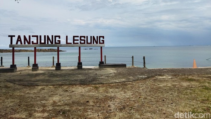 Pantai Tanjung Lesung
