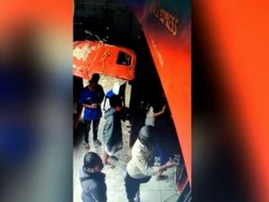 Aksi Masa Bodoh Perwira Polisi di Wamena Saksikan Wanita Dianiaya Sadis
