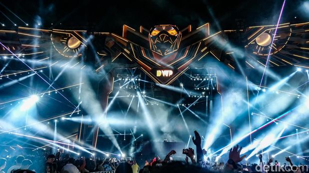 Performance Illenium Emang Nggak Ada Obatnya!