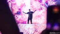 Illenium tampil di panggung utama DWP di JIExpo Kemayoran, Jakarta Pusat, Sabtu (10/12/2022). Foto: Andhika Prasetia/ detikcom