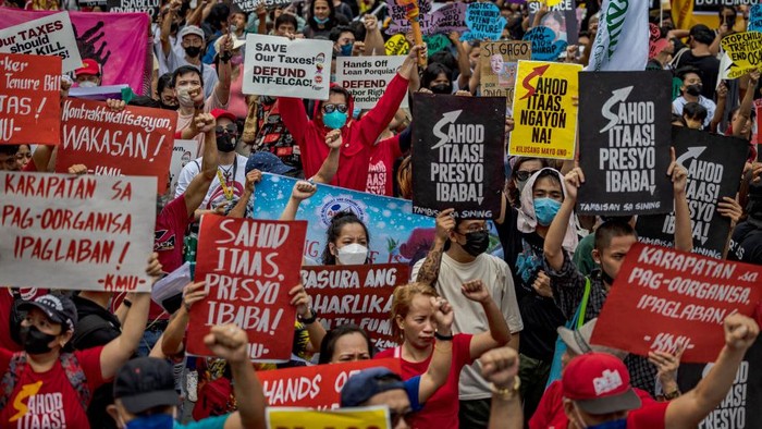 Peringati Hari Hak Asasi Manusia, Aktivis Padati Jalanan Manila Hari Hak Asasi Manusia diperingati setiap tanggal 10 Desember. Ratusan aktivis melakukan protes di lapangan umum Manila, Filipina.