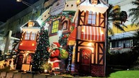 Mengusung tema A Very Vintage Christmas, Malang Town Square, salah satu mal yang dikelola oleh PT. Lippo Malls Indonesia menghadirkan dekorasi Natal dengan konsep Christmas Village mulai dari area outdoor hingga pintu masuk Malang Town Square.