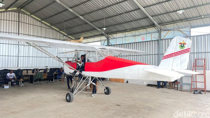Pinrang Pesawat jenis ultralight buatan montir lulusan SD asal Kabupaten Pinrang, Sulawesi Selatan (Sulsel) Haerul.