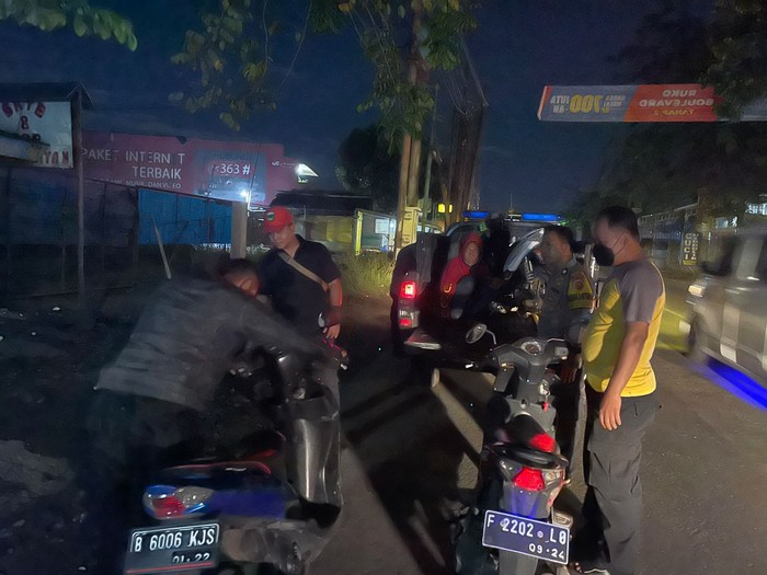Polisi bubarkan balap liar di Cileungsi.