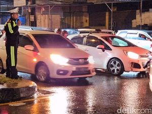 Kawasan Gedebage Bandung Macet Parah gegara Diterjang Banjir