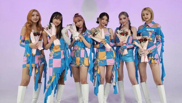 Potret Dita Karang Bersama Member SECRET NUMBER