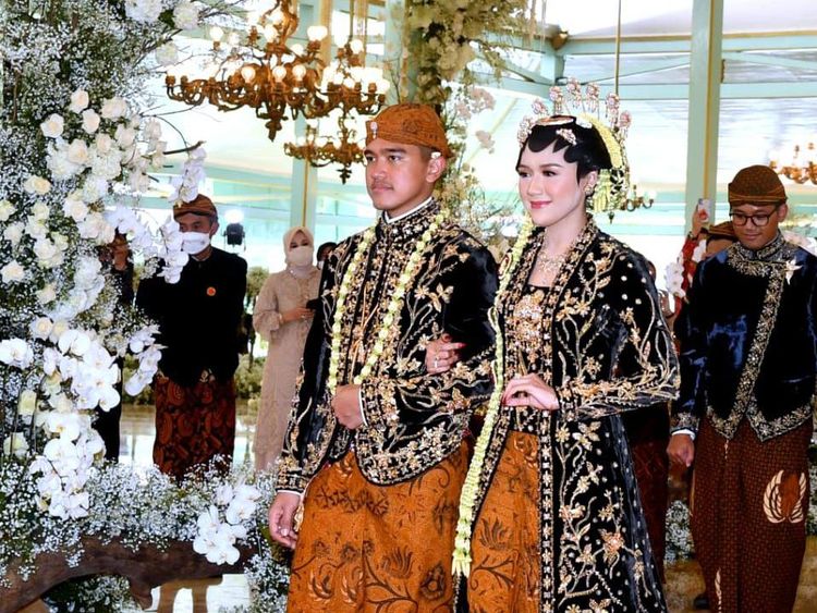 8 Gaya Erina Gudono Saat Ngunduh Mantu, Pakai Dodotan Hingga Kebaya Solo Putri