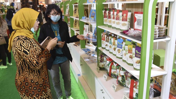 Produk Industri Kecil Menengah Unjuk Gigi di Gebyar IKMA 2022 Gebyar IKMA 2022 digelar di Mall Kota Kasablanka, Jakarta Selatan. Pameran ini menampilan produk-produk puluhan industri kecil dan menangah (IKM).