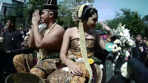 Prosesi Kirab Pengantin Kaesang Pangarep dan Erina Gudono