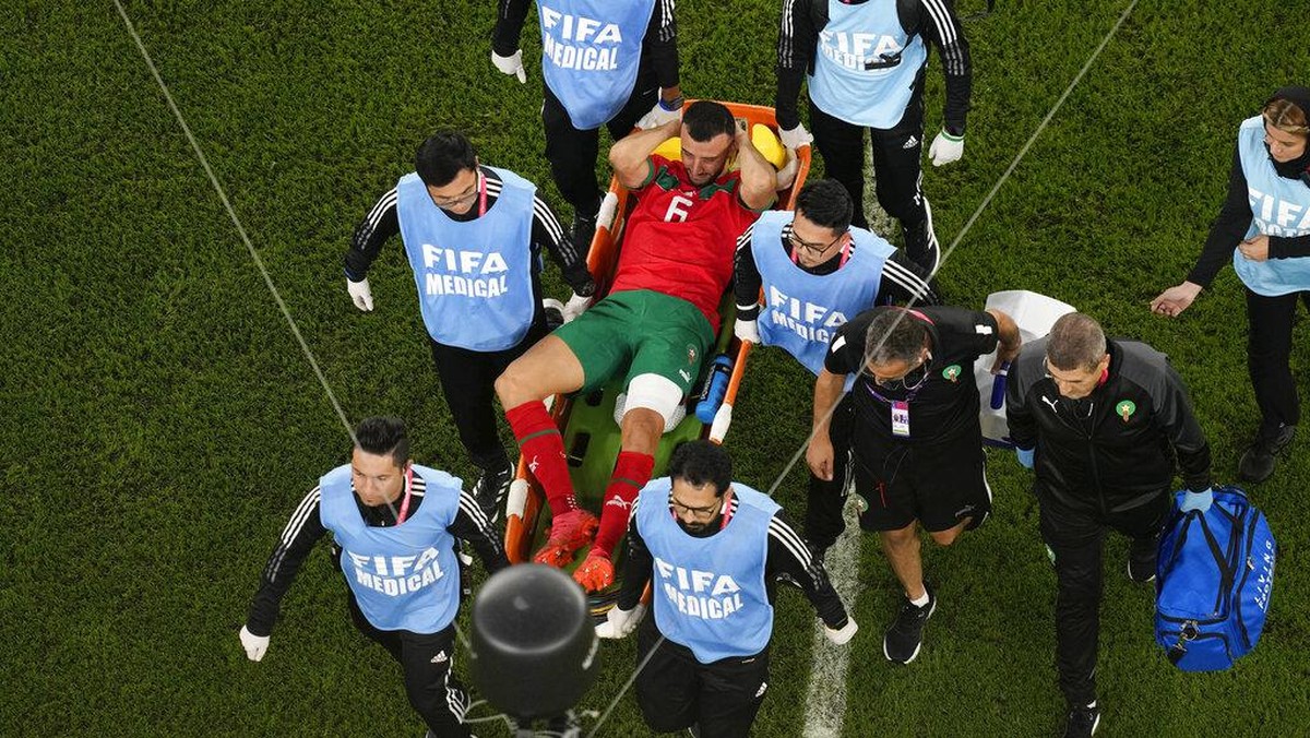Kapten Maroko Romain Saiss mengalami cedera saat mengalahkan Portugal (AP/Thanassis Stavrakis)
