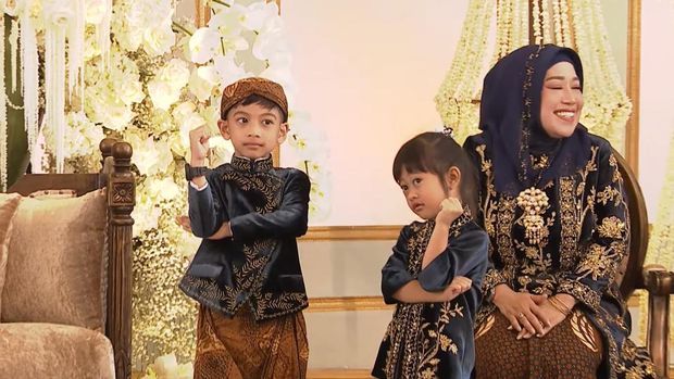 Saat Jan Ethes dan Sedah Mirah Joget Lucu di Nikahan Kaesang