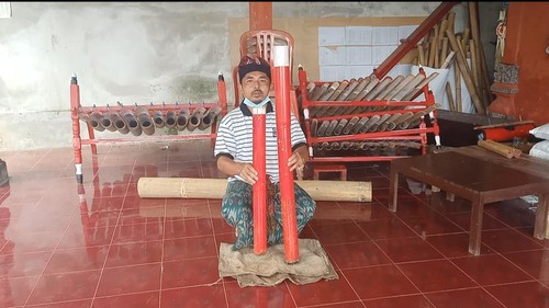 Salah satu sekaa Bumbung Kepyak di Tempek Palamertha, Banjar Adat Kertha Sentana, Desa Adat Kertha Jaya, Lingkungan Dewasana, Kelurahan Pendem, Kecamatan Jembrana, Kabupaten Jembrana, Bali, Minggu (11/12/2022).