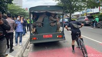 Satpol PP memilih mundur gegara wali murid melawan. Pemkot akan kembali berdialog dengan ortu siswa. (Devi/detikcom)