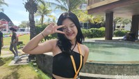Indonesia Esports Summit 2022 akan segera berakhir. Namun keseruannya semakin meriah, ditambah kehadiran Tiktoker cantik Indonesia, Sheren dan Paphricia.