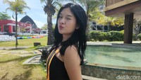 Indonesia Esports Summit 2022 akan segera berakhir. Namun keseruannya semakin meriah, ditambah kehadiran Tiktoker cantik Indonesia, Sheren dan Paphricia.