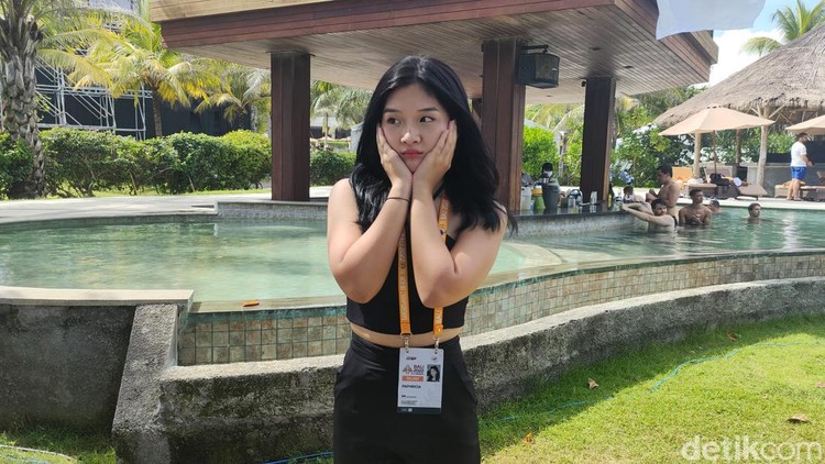 Sheren & Paphricia Titoker Cantik yang Sambangi Indonesia Esports Summit Indonesia Esports Summit 2022 akan segera berakhir. Namun keseruannya semakin meriah, ditambah kehadiran Tiktoker cantik Indonesia, Sheren dan Paphricia.