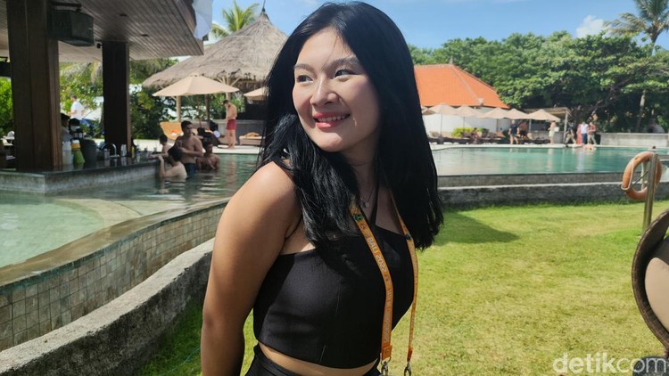 Indonesia Esports Summit 2022 akan segera berakhir. Namun keseruannya semakin meriah, ditambah kehadiran Tiktoker cantik Indonesia, Sheren dan Paphricia.