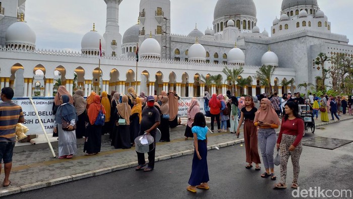 Suasana Masjid Sheikh Zayed, Gilingan, Kecamatan Banjarsari, Kota Solo, Minggu (11/12/2022) sore.