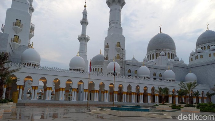 Suasana Masjid Sheikh Zayed, Gilingan, Kecamatan Banjarsari, Kota Solo, Minggu (11/12/2022) sore.