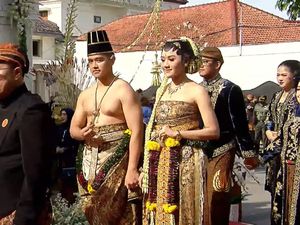 Lihat Lagi Momen Kaesang Pangarep dan Erina Gudono Pose Saranghaeyo