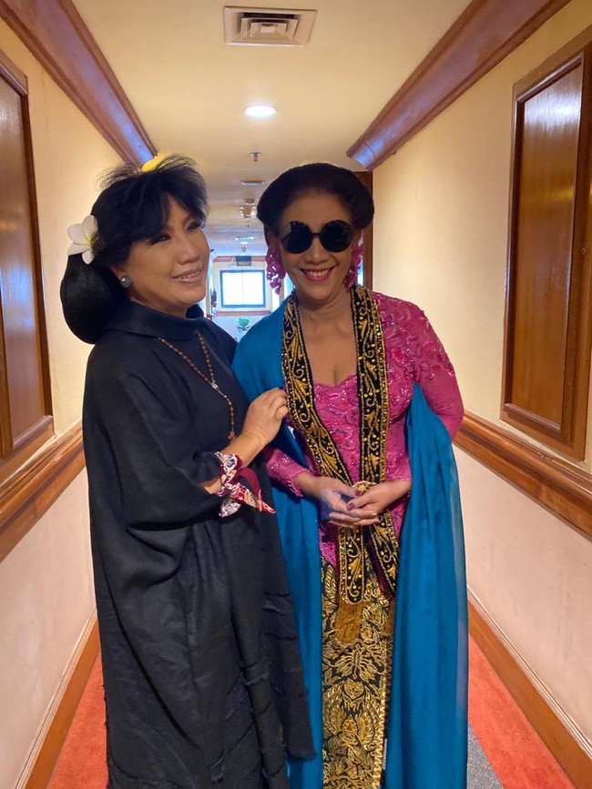 Setelah di Yogyakarta, Kaesang Pangarep dan Erina Gudono menggelar rangkaian acara pernikahan di Solo, Jawa Tengah, pada Minggu (11/12/2022). Dari 3000 tamu yang menjadi undangan, mantan Menteri Kelautan dan Perikanan Susi Pudjiastuti adalah salah satunya. Untuk momen spesial tersebut, kebaya rancangan Anne Avantie menjadi andalan.Foto: Foto: Daniel Ngantung/detikcom