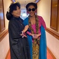 Setelah di Yogyakarta, Kaesang Pangarep dan Erina Gudono menggelar rangkaian acara pernikahan di Solo, Jawa Tengah, pada Minggu (11/12/2022). Dari 3000 tamu yang menjadi undangan, mantan Menteri Kelautan dan Perikanan Susi Pudjiastuti adalah salah satunya. Untuk momen spesial tersebut, kebaya rancangan Anne Avantie menjadi andalan.Foto: Foto: Daniel Ngantung/detikcom