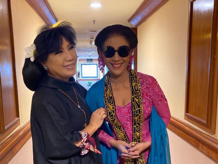 Susi Pudjiastuti di Pernikahan Kaesang Susi Pudjiastuti di Pernikahan Kaesang