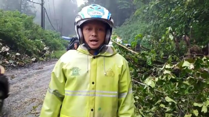 Tangkapan layar video Ipda Subari melaporkan situasi di Tahura pagi tadi