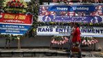 Ratusan Karangan Bunga Kaesang-Erina Penuhi Puro Mangkunegaran