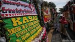Ratusan Karangan Bunga Kaesang-Erina Penuhi Puro Mangkunegaran
