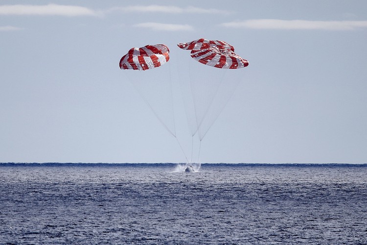 AT SEA, PACIFIC OCEAN - DECEMBER 11: NASAs Orion Capsule splashes down after a successful uncrewed Artemis I Moon Mission on December 11, 2022 seen from aboard the U.S.S. Portland in the Pacific Ocean off the coast of Baja California, Mexico. The 26-day mission took the Orion spacecraft around the moon and back, completing a historic test flight coinciding with the 50th anniversary of the landing of Apollo 17 on the moon, the last time NASA astronauts walked there. (Photo by Caroline Brehman-Pool/Getty Images)