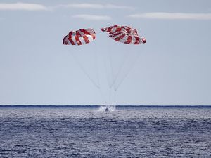 Kapsul NASA Sukses Balik dari Bulan ke Bumi, Tempuh 2,2 Juta Km