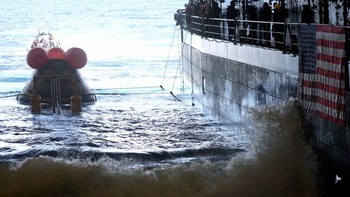 Kapsul Orion sendiri diluncurkan ke Bulan menggunakan roket SLS pada 16 November lalu. Kapsul ini bisa mendekati Bulan dengan jarak hanya 127 km dari permukaan dan mendapai titik terjauhnya hingga 434.500 km dari Bumi. Foto: Getty Images/Mario Tama