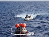Detik-detik Kapsul Astronot Artemis II Tiba di Bumi usai Mengitari Bulan