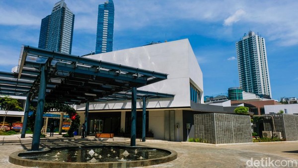 Pusat lifestyle ini dikembangkan oleh PT Jakarta Setiabudi Internasional Tbk (JSI) dan menempati area seluas 3,8 hektare. Pusat lifestyle ini dikembangkan oleh PT Jakarta Setiabudi Internasional Tbk (JSI) dan menempati area seluas 3,8 hektare.