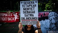 Aksi berjalan tertib dan perwakilan menemui perwakilan KLHK. 