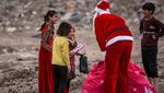 Semangat Anak-anak di Daerah Kumuh Irak Sambut Kedatangan Sinterklas