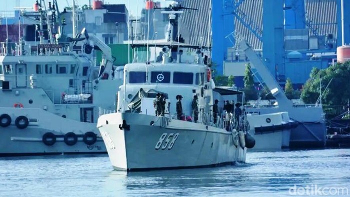 Isi Deklarasi Djuanda dicetuskan oleh Perdana Menteri Indonesia bernama Djuanda Kartawidjaya. Lahirnya Deklarasi Djuanda ini berhubungan dengan Hari Nusantara.